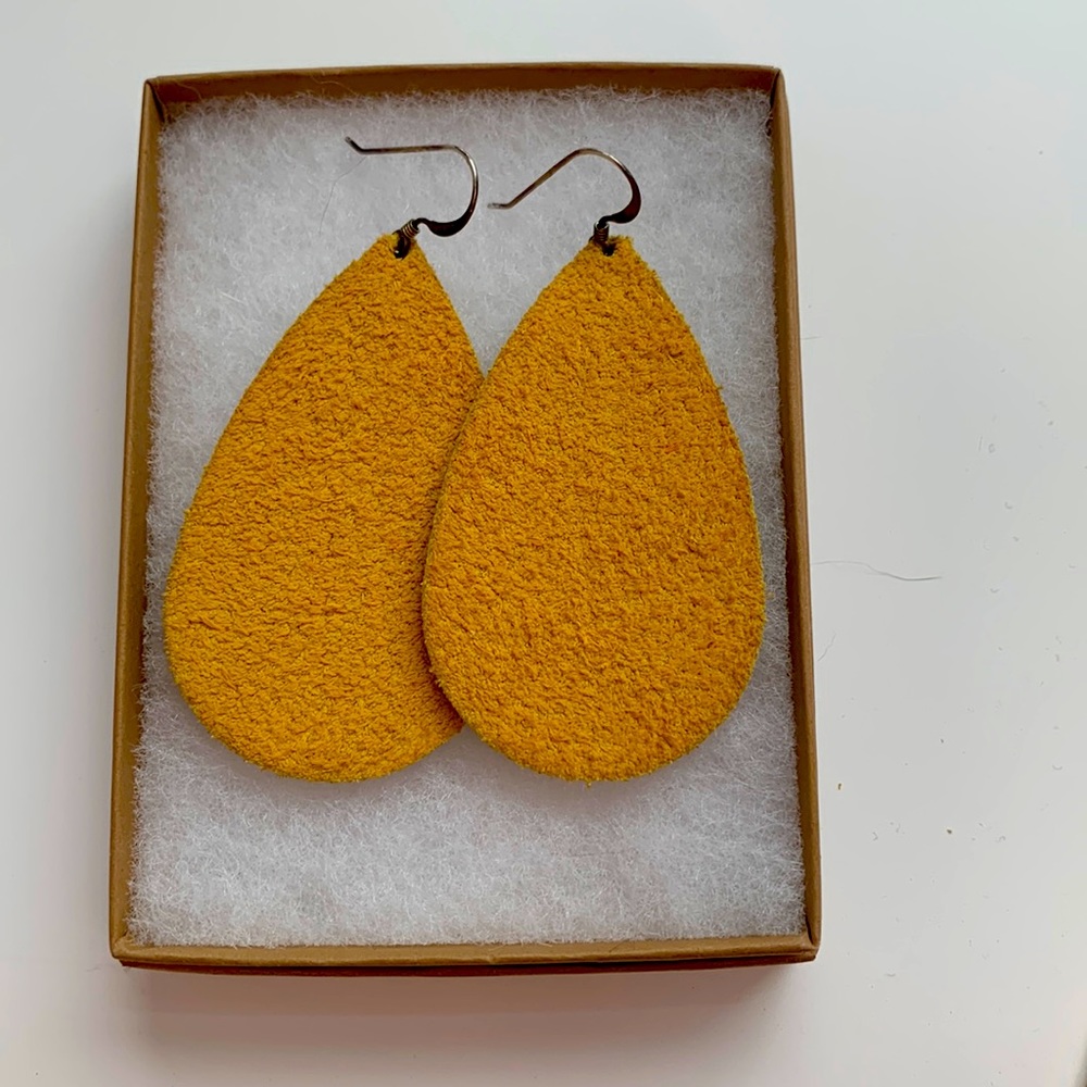 Nickel & Suede - Sunflower Suede. Size Medium